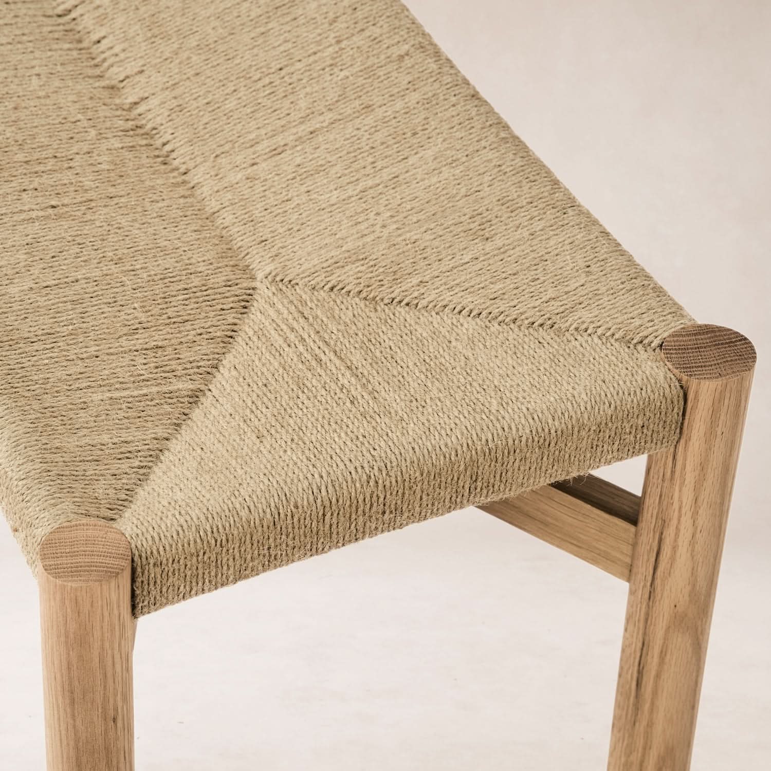 Banc – dans votre entrée, à votre table de salle à manger ou dans votre chambre à coucher, il crée une ambiance accueillante, aussi fonctionnelle qu'esthétique.