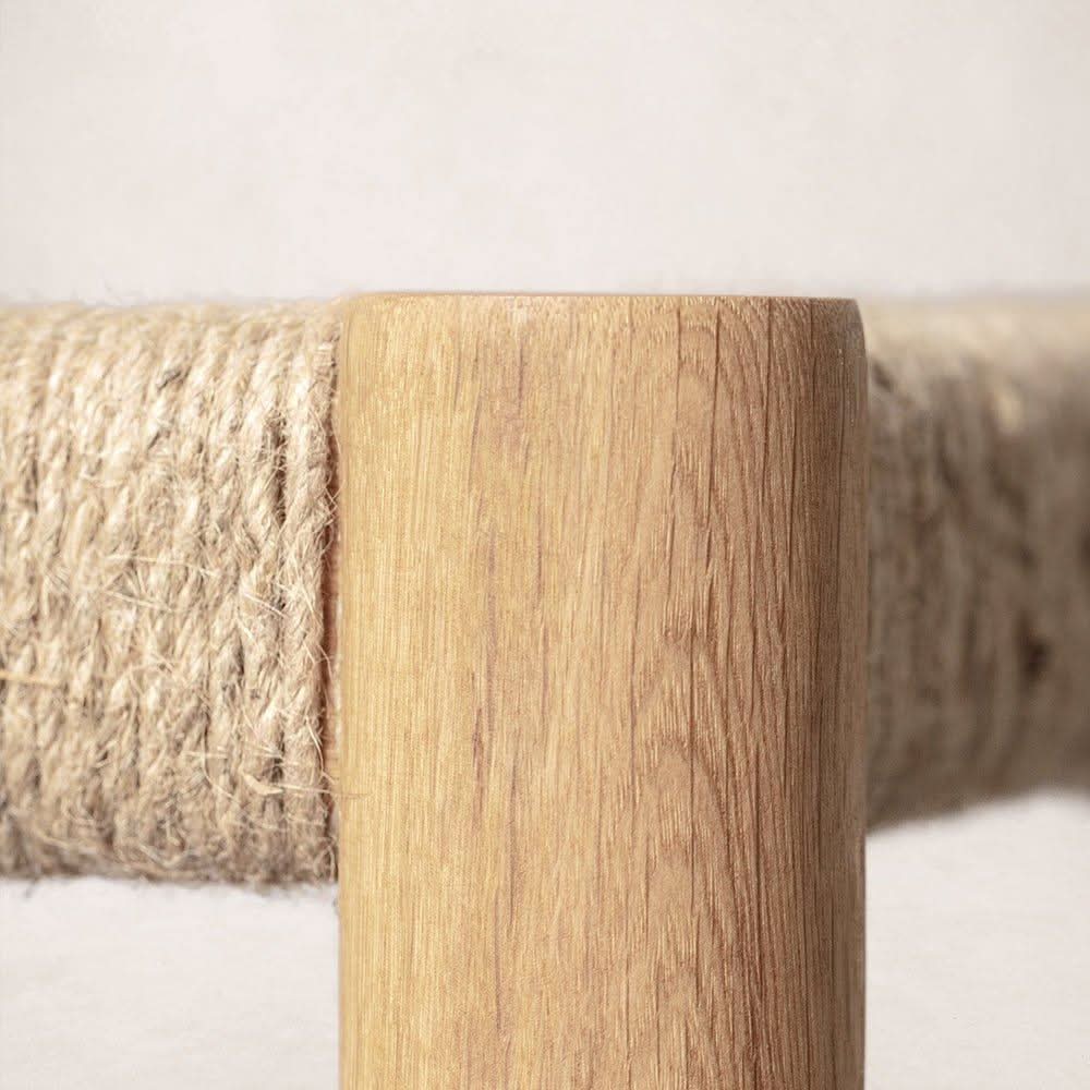 Tabouret de comptoir - Chêne clair - Avec une assise large en jute tressé doux et un dossier bas incurvé, le tabouret de comptoir est haut et solide tout en...