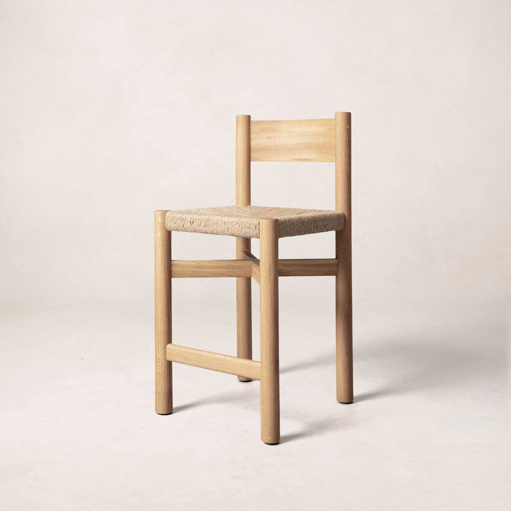Tabouret de comptoir - Chêne clair - Avec une assise large en jute tressé doux et un dossier bas incurvé, le tabouret de comptoir est haut et solide tout en...