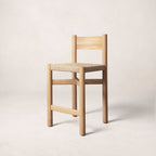 Tabouret de comptoir - Chêne clair - Avec une assise large en jute tressé doux et un dossier bas incurvé, le tabouret de comptoir est haut et solide tout en...