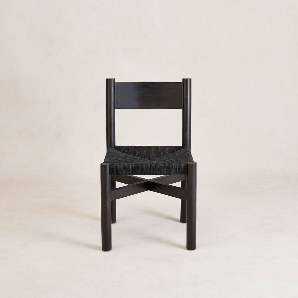Chaise de salle à manger - Noire - La chaise de salle à manger a été conçue pour allier esthétisme et confort, inspirée des chaises que l'on trouve dans les maisons de campagne et...