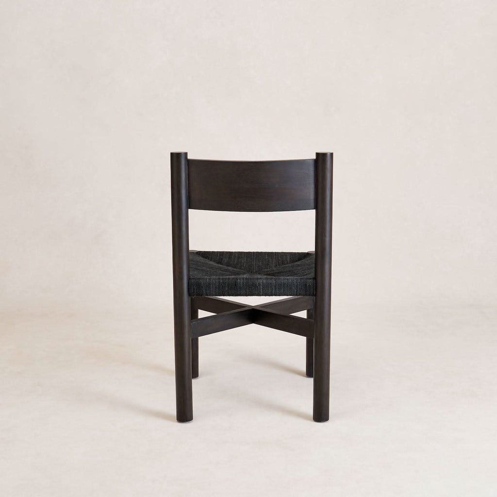 Chaise de salle à manger - Noire - La chaise de salle à manger a été conçue pour allier esthétisme et confort, inspirée des chaises que l'on trouve dans les maisons de campagne et...