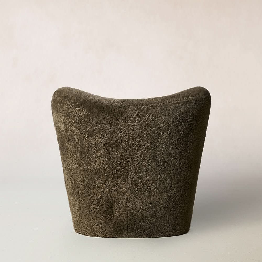 Chaise – à la fois raffinée, cette chaise présente un rembourrage ferme, des lignes douces et épurées, et un capitonnage qui apporte juste la touche de...