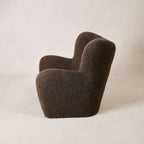 Chaise – à la fois raffinée, cette chaise présente un rembourrage ferme, des lignes douces et épurées, et un capitonnage qui apporte juste la touche de...