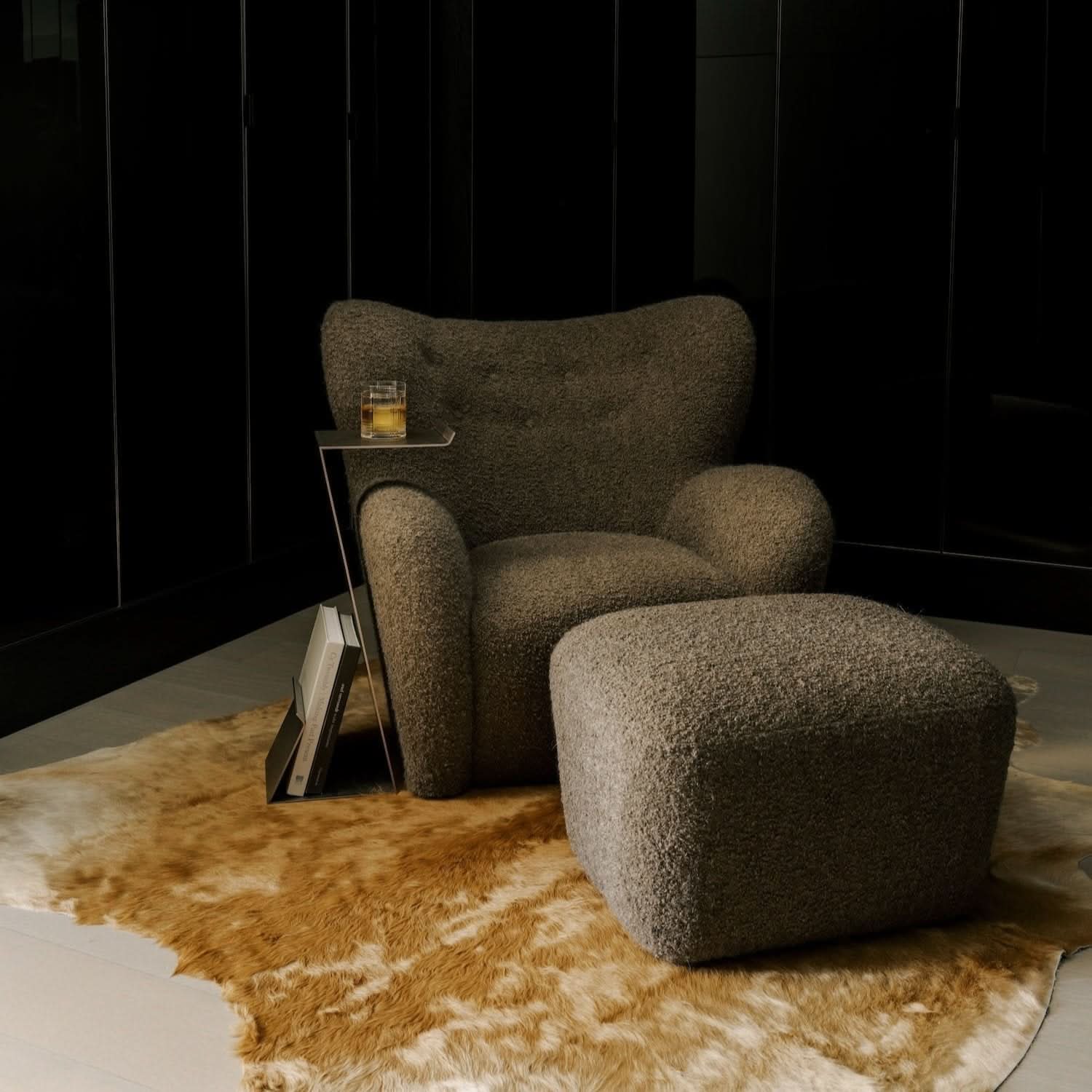 Chaise – à la fois raffinée, cette chaise présente un rembourrage ferme, des lignes douces et épurées, et un capitonnage qui apporte juste la touche de...