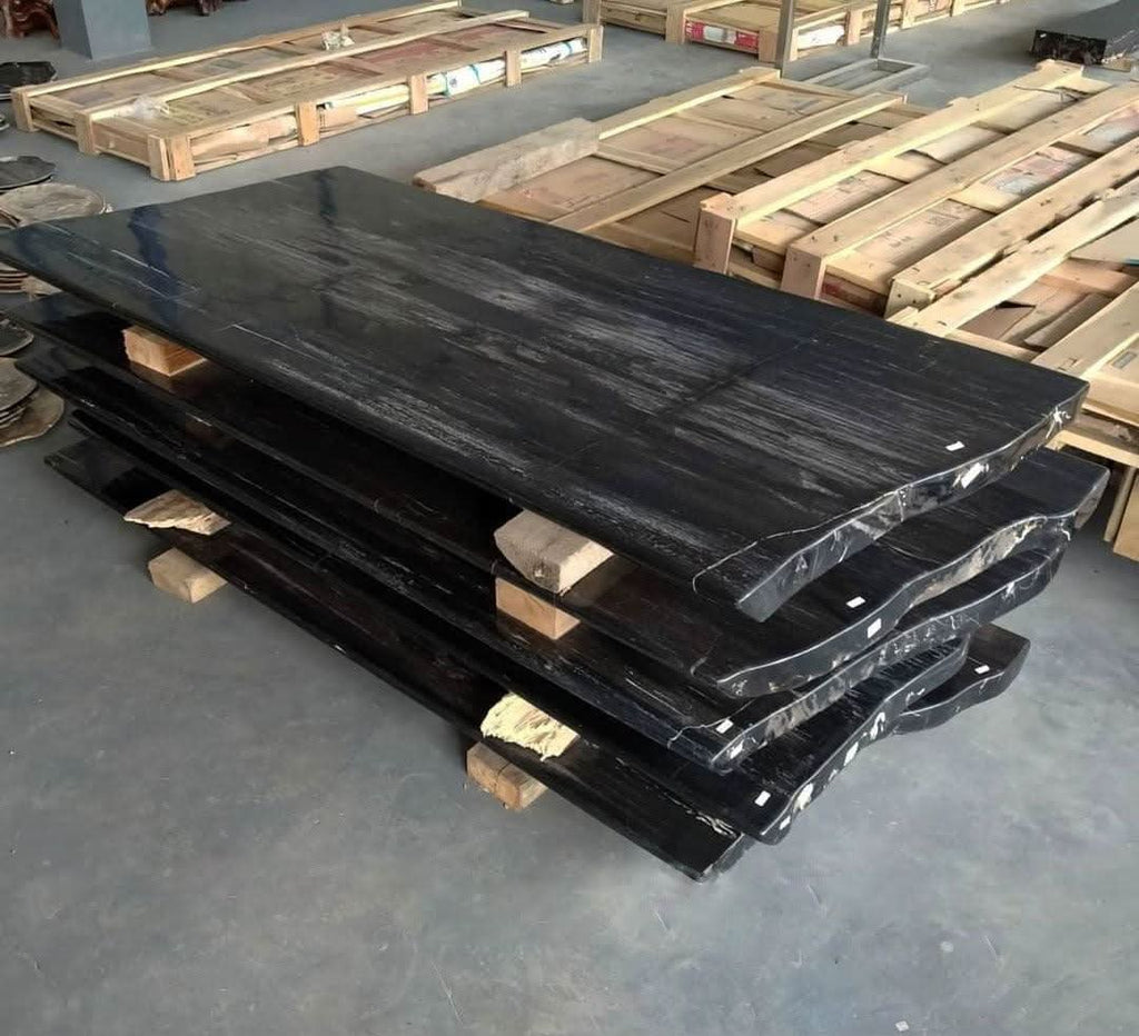 Table de salle à manger en bois et onyx – cette table est un chef-d'œuvre unique, méticuleusement fabriquée à la main pour mettre en valeur les motifs et les couleurs exquises du bois et de...