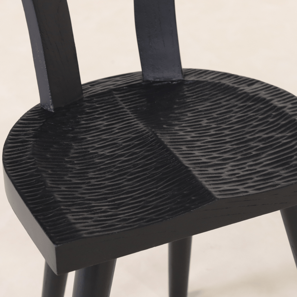 Chaise - DOS DESIGN ERGONOMIQUE pour un confort ergonomique tout en conservant des formes architecturales primitives Design - silhouette brutaliste avec...