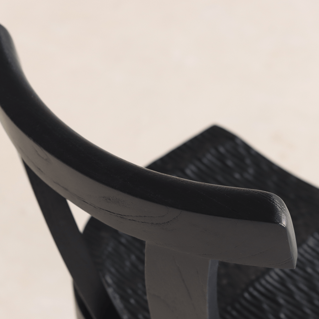 Chaise - DOS DESIGN ERGONOMIQUE pour un confort ergonomique tout en conservant des formes architecturales primitives Design - silhouette brutaliste avec...