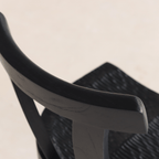 Chaise - DOS DESIGN ERGONOMIQUE pour un confort ergonomique tout en conservant des formes architecturales primitives Design - silhouette brutaliste avec...