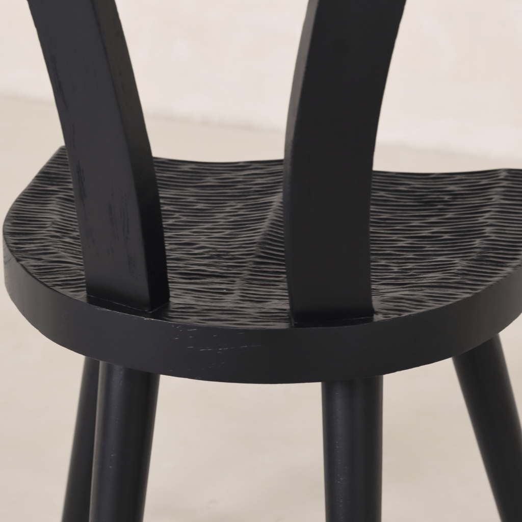 Chaise - DOS DESIGN ERGONOMIQUE pour un confort ergonomique tout en conservant des formes architecturales primitives Design - silhouette brutaliste avec...