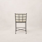Tabouret de comptoir extérieur  - Son délicat piètement en fer, doté d'un revêtement en poudre noir mat durable, rappelle les silhouettes des meubles de jardin classiques...