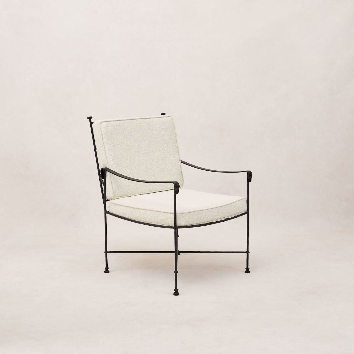 Chaise de salle à manger/salon d'extérieur -  ce qui distingue vraiment cette chaise, c'est son design unique - le cadre a été conçu avec soin pour se tenir...