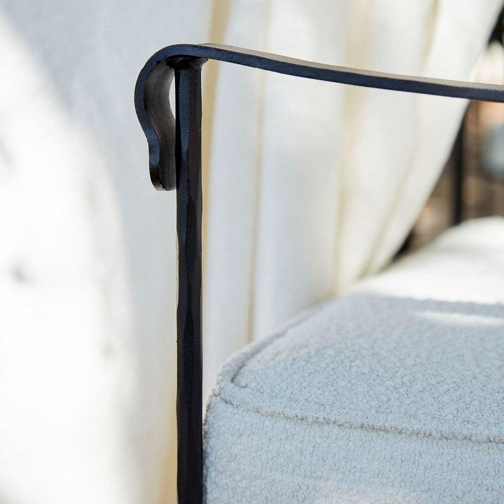 Chaise de salle à manger/salon d'extérieur -  ce qui distingue vraiment cette chaise, c'est son design unique - le cadre a été conçu avec soin pour se tenir...