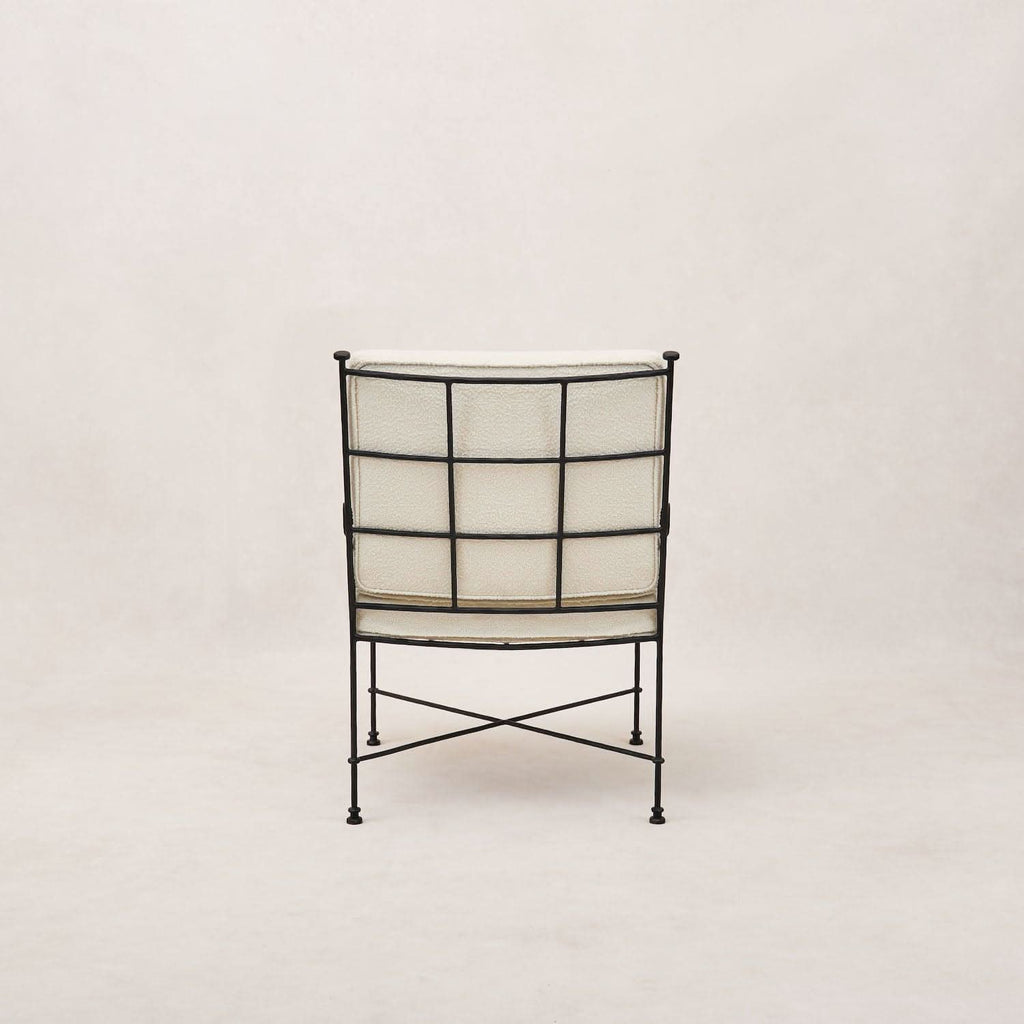 Chaise de salle à manger/salon d'extérieur -  ce qui distingue vraiment cette chaise, c'est son design unique - le cadre a été conçu avec soin pour se tenir...