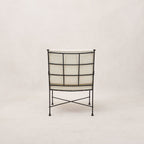 Chaise de salle à manger/salon d'extérieur -  ce qui distingue vraiment cette chaise, c'est son design unique - le cadre a été conçu avec soin pour se tenir...