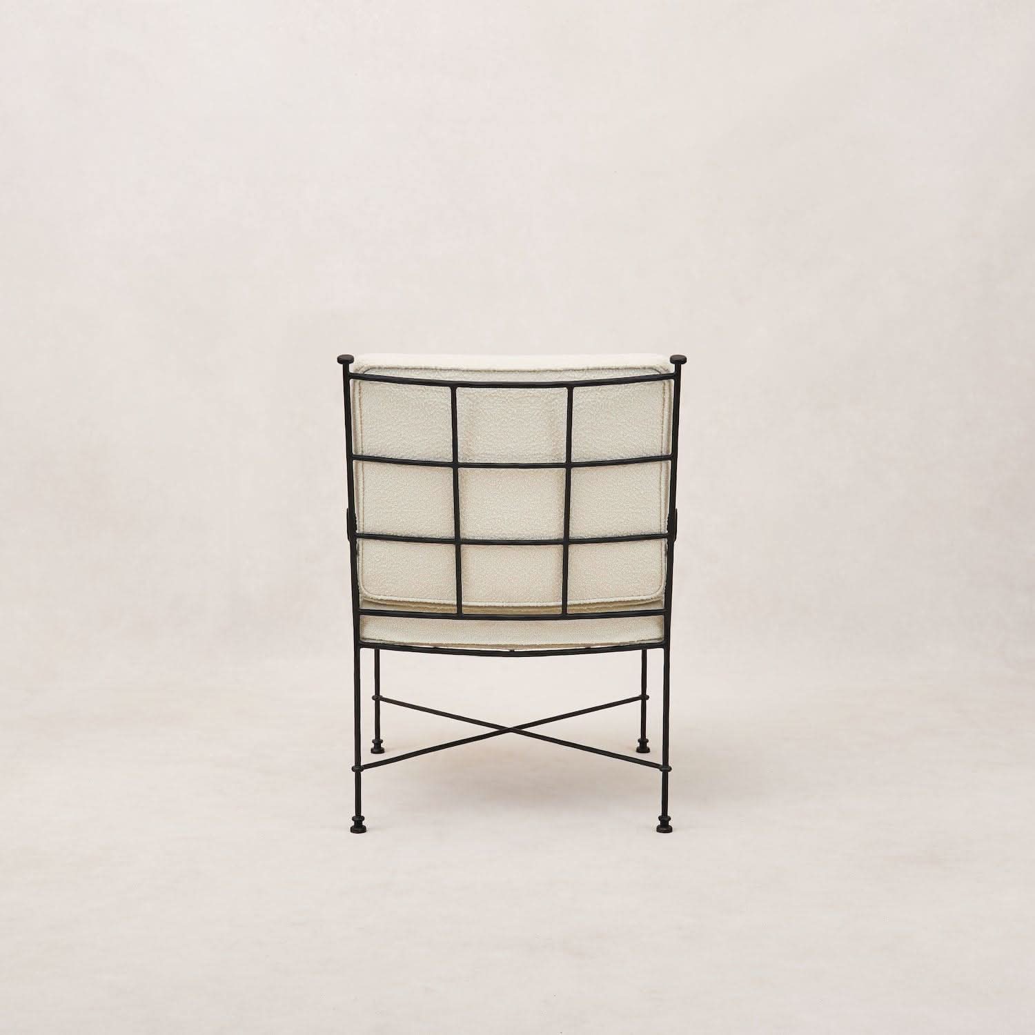 Chaise de salle à manger/salon d'extérieur -  ce qui distingue vraiment cette chaise, c'est son design unique - le cadre a été conçu avec soin pour se tenir...