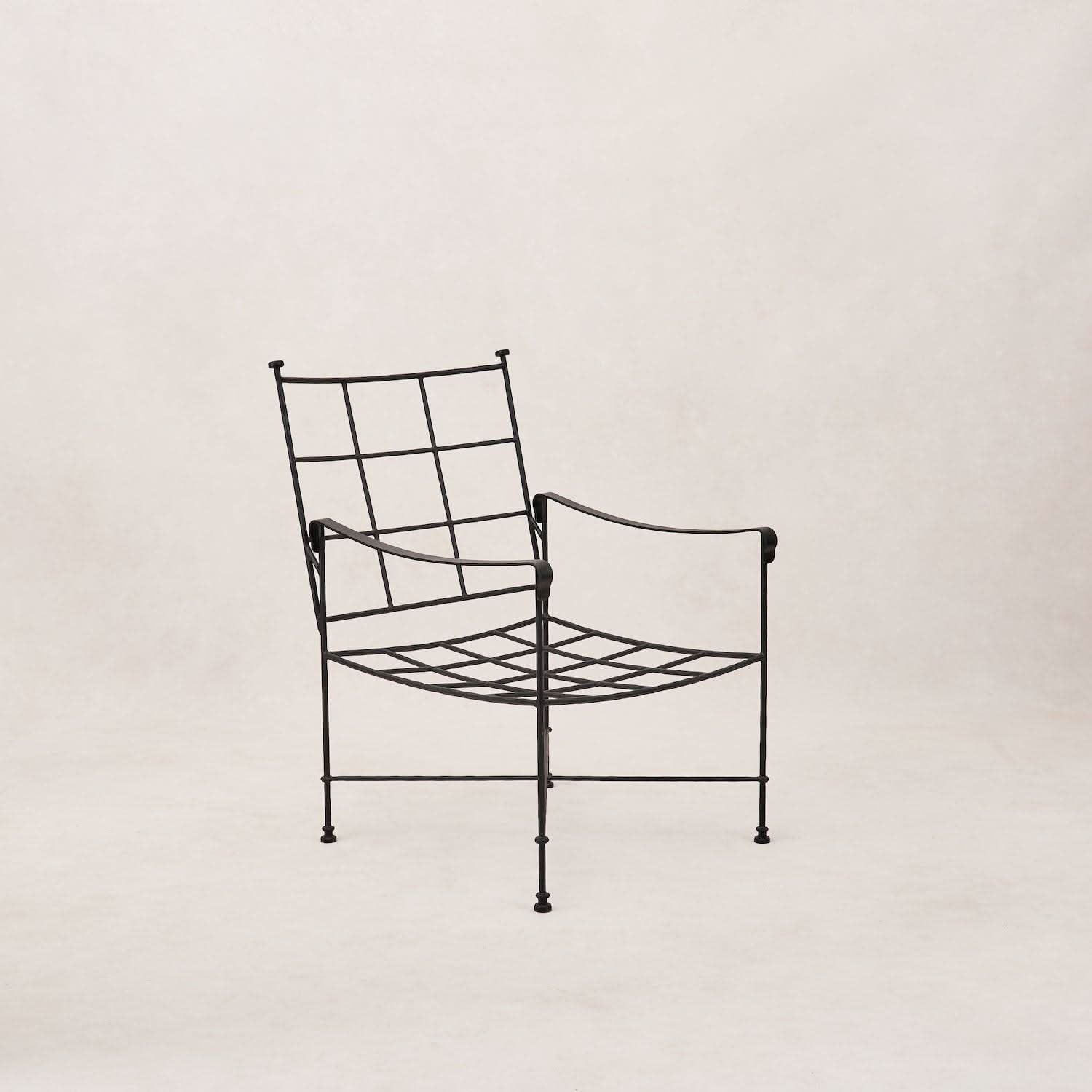 Chaise de salle à manger/salon d'extérieur -  ce qui distingue vraiment cette chaise, c'est son design unique - le cadre a été conçu avec soin pour se tenir...