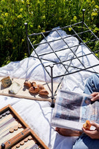 Pouf d'extérieur – Conçu avec un cadre en fer fin fabriqué à la main et un tissu bouclette d'extérieur moelleux, ce pouf est entièrement résistant aux intempéries...