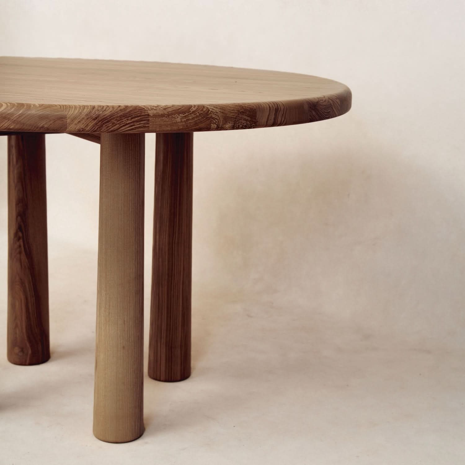 Table à manger ronde  - Mocha - après ça les lignes la la Table fait toujours l'unanimité