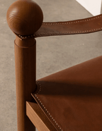 Vue par un grand nom du design, cette chaise perpétue non seulement une tradition centenaire, mais possède également une valeur intrinsèque indéniable.