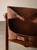Vue par un grand nom du design, cette chaise perpétue non seulement une tradition centenaire, mais possède également une valeur intrinsèque indéniable.
