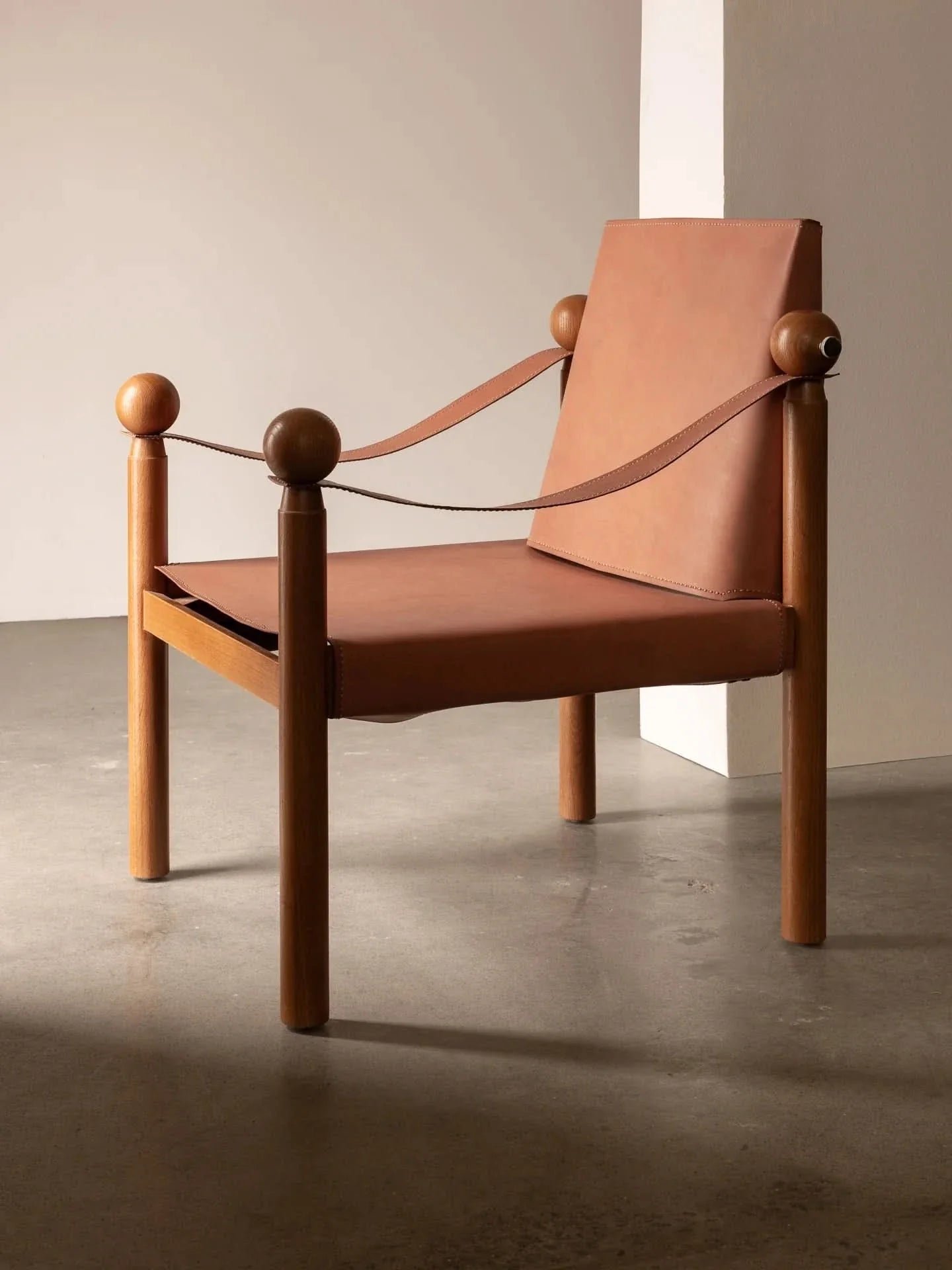 Vue par un grand nom du design, cette chaise perpétue non seulement une tradition centenaire, mais possède également une valeur intrinsèque indéniable.