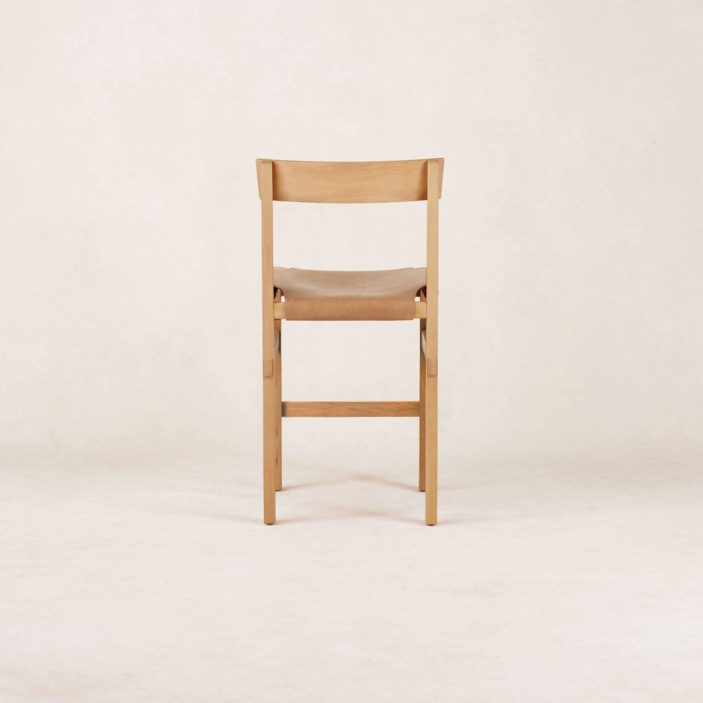 Tabouret de comptoir – Naturel – Le cuir de couleur beige a été inspiré par l'art du XIIIe siècle d'une technique de teinture traditionnelle qui extrait la couleur de...