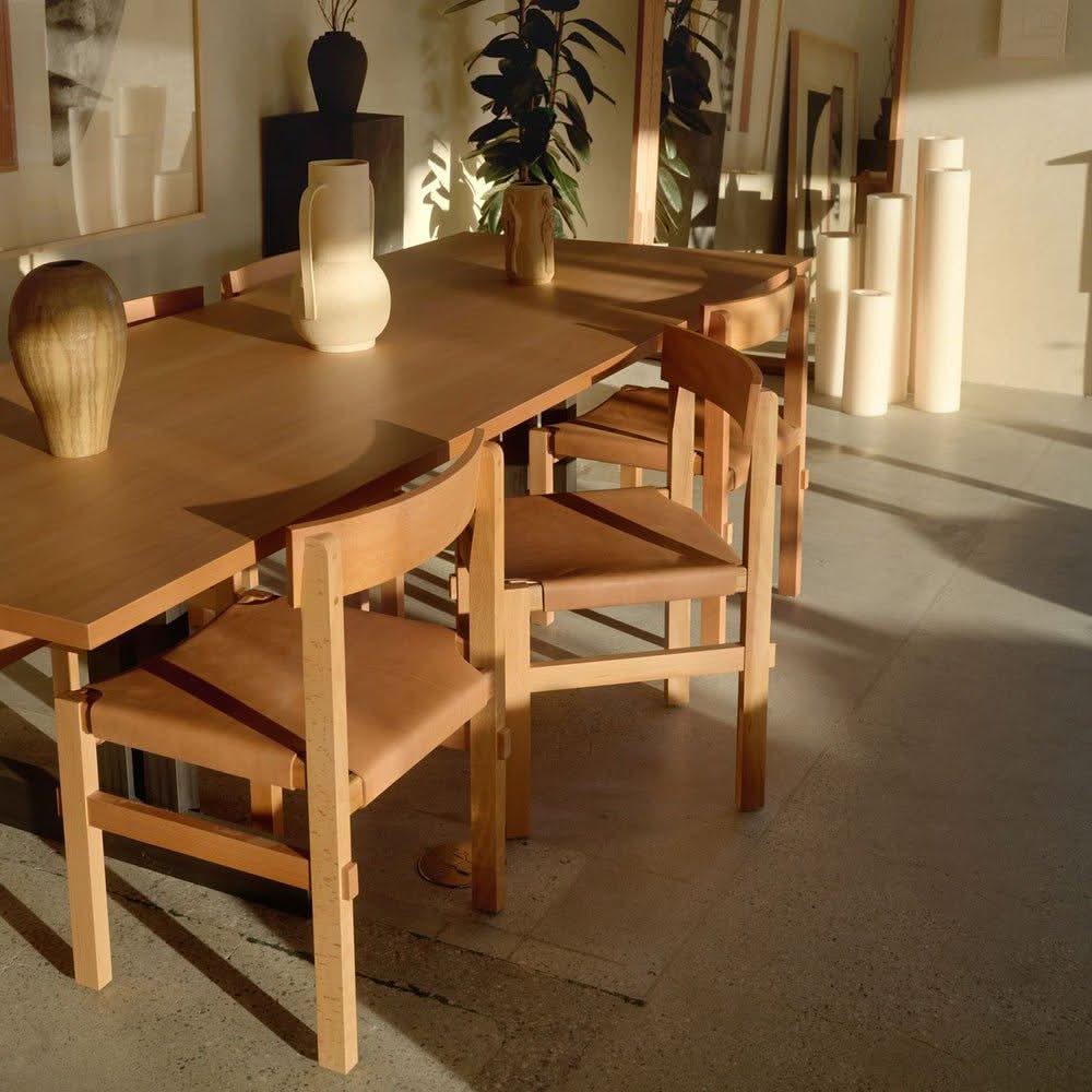 Chaise de salle à manger - Naturel - Le cuir de couleur naturelle a été inspiré par l'art du 13ème siècle d'une technique de teinture traditionnelle qui tire sa couleur de...