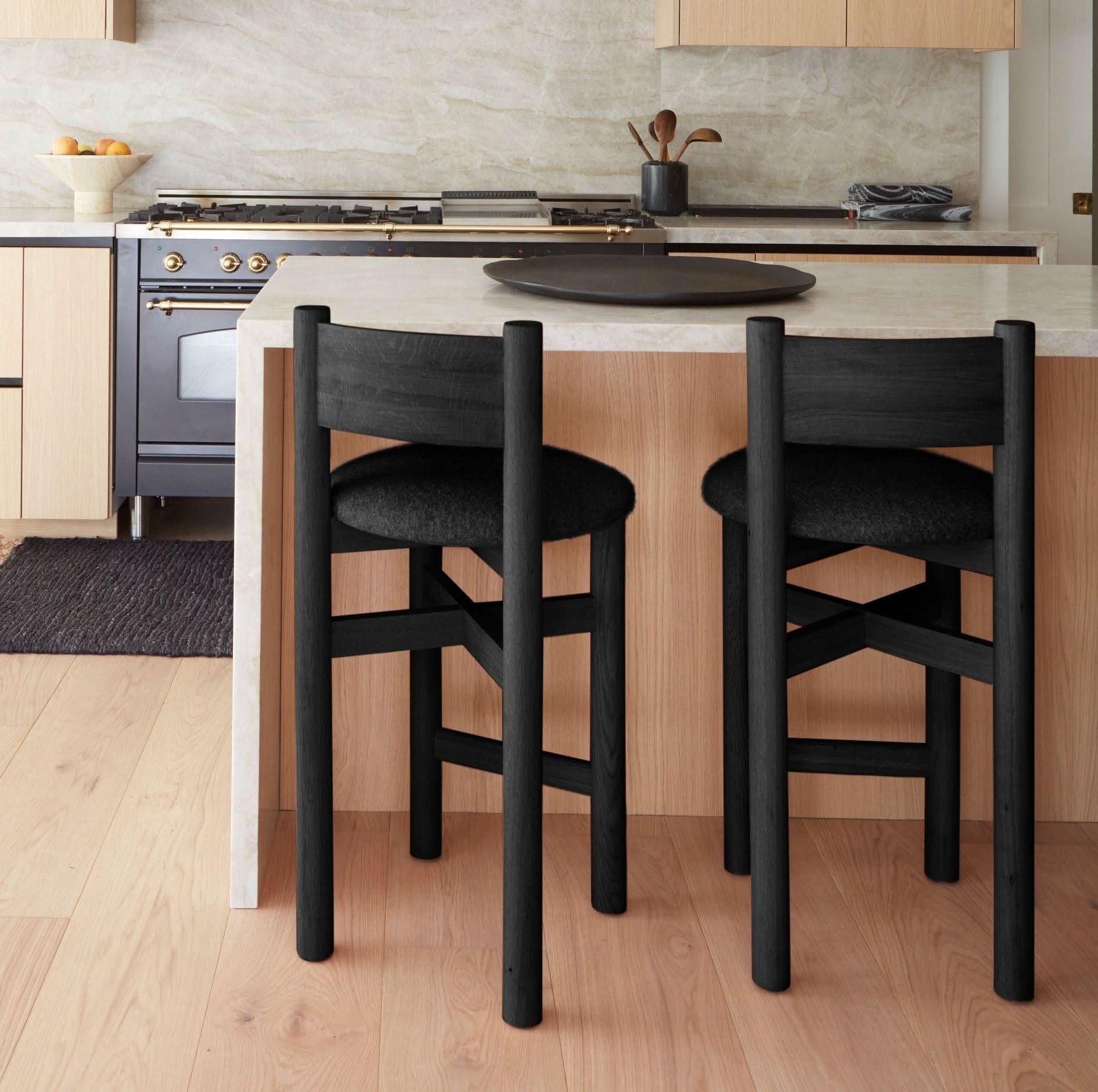 Tabouret de comptoir - Noir - L'assise peut être dévissée du piètement, ce qui vous permet de la retapisser facilement avec votre tissu ou cuir préféré, que ce soit...