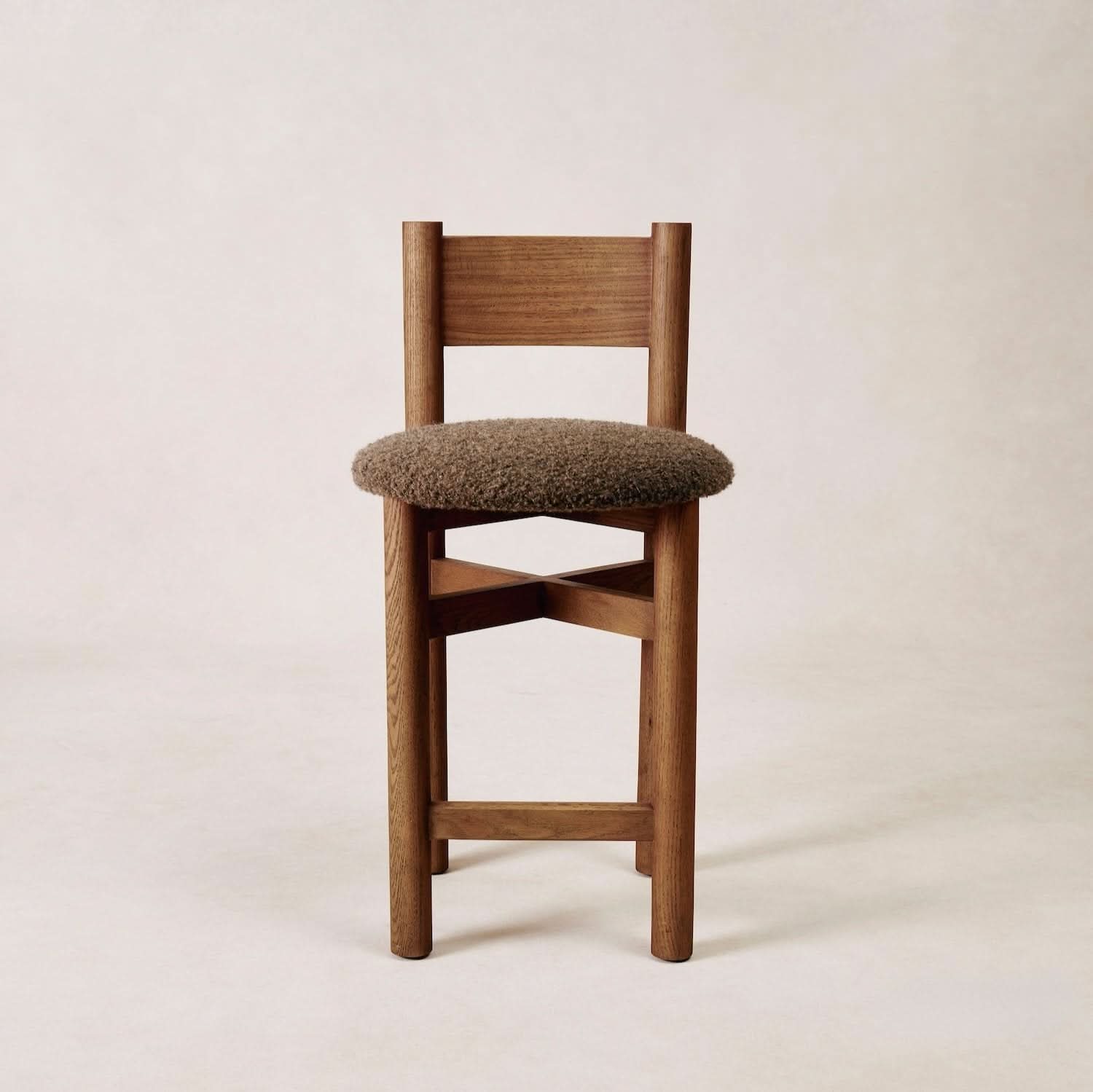 Tabouret de comptoir  - Parfait pour la cuisine ou le bar, ce tabouret apporte une chaleur naturelle à votre intérieur, créant un espace accueillant qui équilibre...