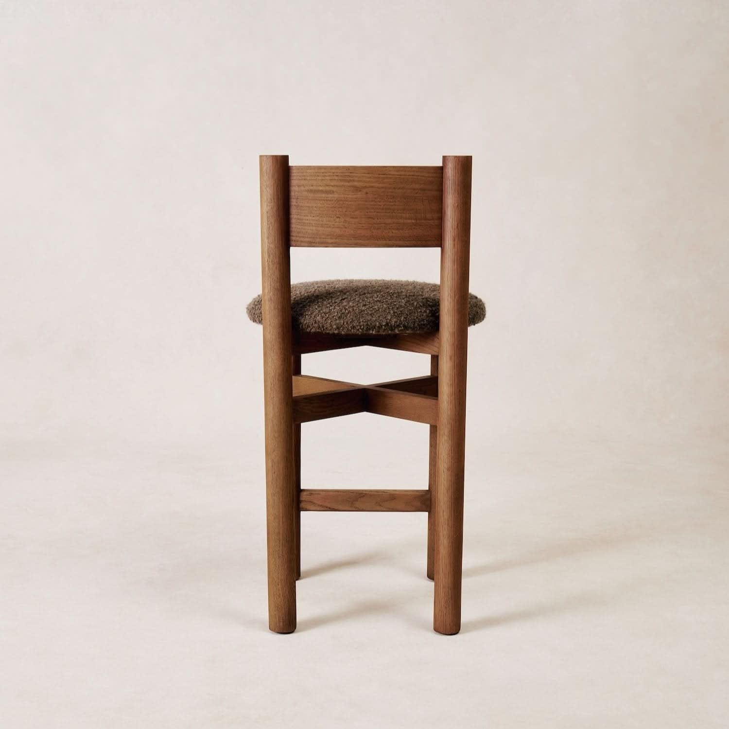 Tabouret de comptoir  - Parfait pour la cuisine ou le bar, ce tabouret apporte une chaleur naturelle à votre intérieur, créant un espace accueillant qui équilibre...