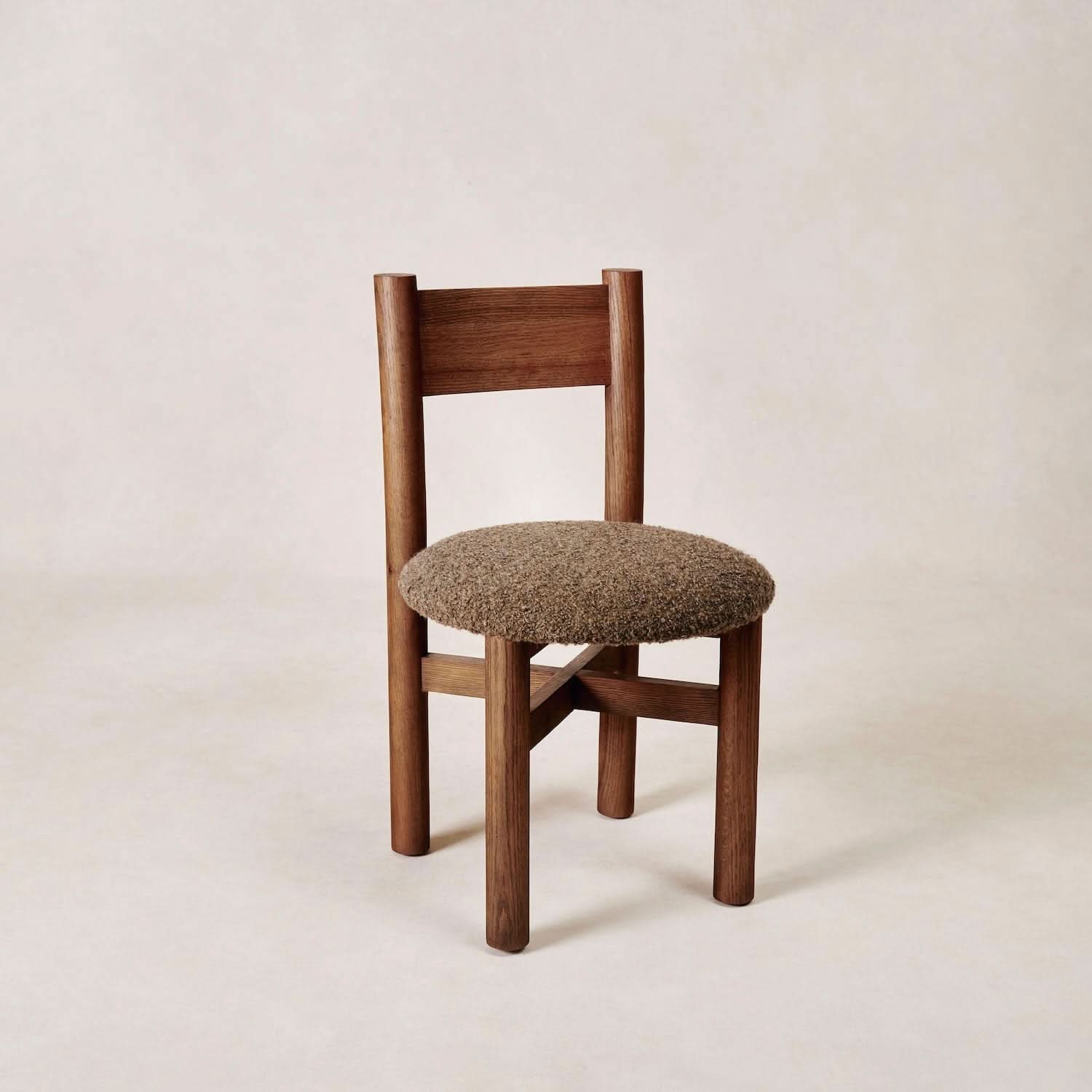 Chaise de salle à manger  - plusieurs revêtements protecteurs, nous utilisons des huiles naturelles de la plus haute qualité qui se lient au bois, vous offrant une pièce qui est...