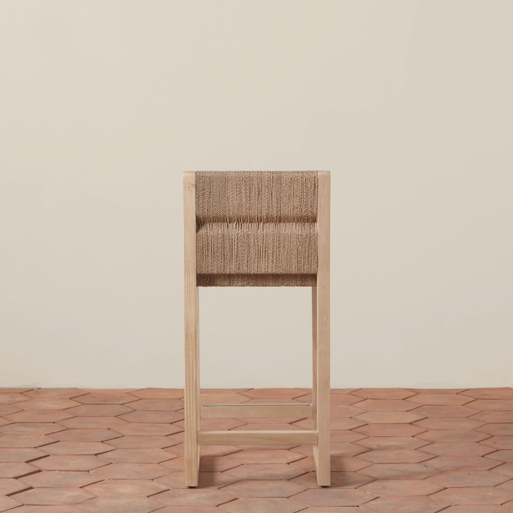 Tabouret de comptoir - Conçu pour ces matins lents et baignés de soleil où seul comptent le café et votre journal, ce tabouret de comptoir tressé...