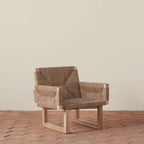 Chaise longue – la corde en jonc de mer est savamment tressée autour d'un cadre en bois de hêtre selon un motif intemporel en vannerie, créant un aspect très texturé