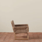 Chaise longue – la corde en jonc de mer est savamment tressée autour d'un cadre en bois de hêtre selon un motif intemporel en vannerie, créant un aspect très texturé