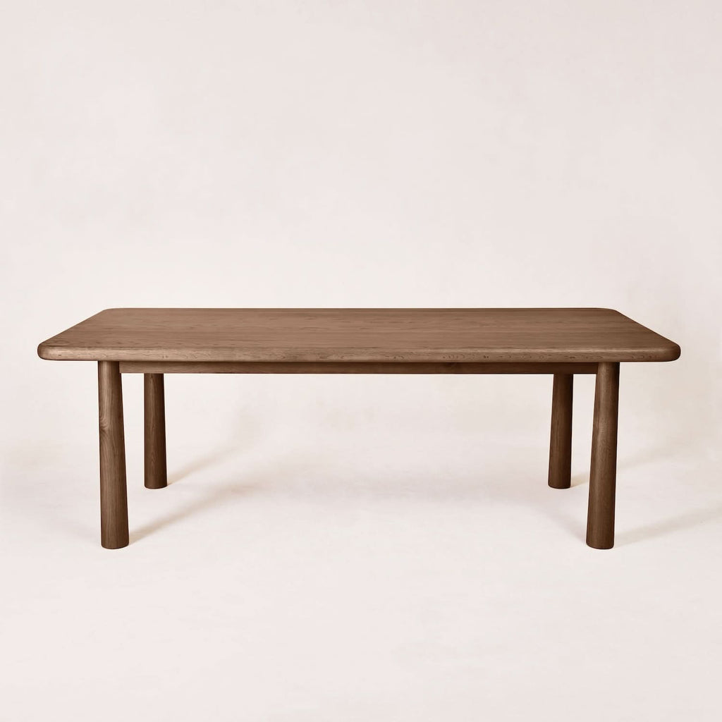Table à manger - Mocha - Cette pièce présente une finition à l'huile utilisée pour mettre en valeur le magnifique grain du bois, recouverte d'un revêtement protecteur pour une durabilité...