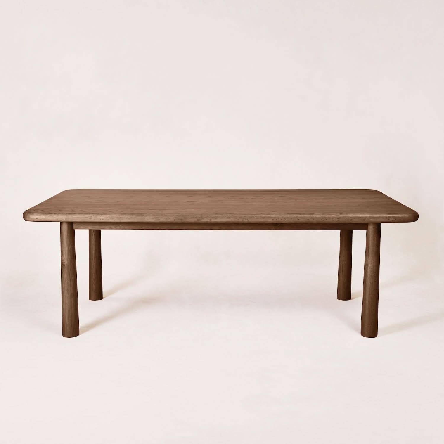 Table à manger - Mocha - Cette pièce présente une finition à l'huile utilisée pour mettre en valeur le magnifique grain du bois, recouverte d'un revêtement protecteur pour une durabilité...