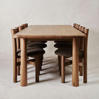 Table à manger - Mocha - Cette pièce présente une finition à l'huile utilisée pour mettre en valeur le magnifique grain du bois, recouverte d'un revêtement protecteur pour une durabilité...