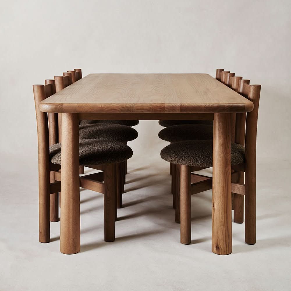 Table à manger - Mocha - Cette pièce présente une finition à l'huile utilisée pour mettre en valeur le magnifique grain du bois, recouverte d'un revêtement protecteur pour une durabilité...